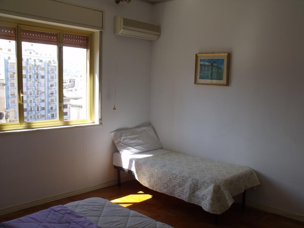 A Tre Passi Dal Centro Hotel Palermo Esterno foto