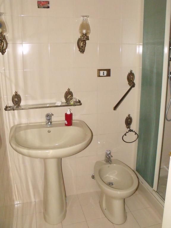 A Tre Passi Dal Centro Hotel Palermo Esterno foto