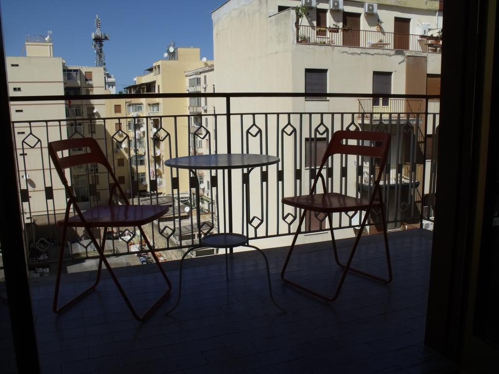 A Tre Passi Dal Centro Hotel Palermo Esterno foto
