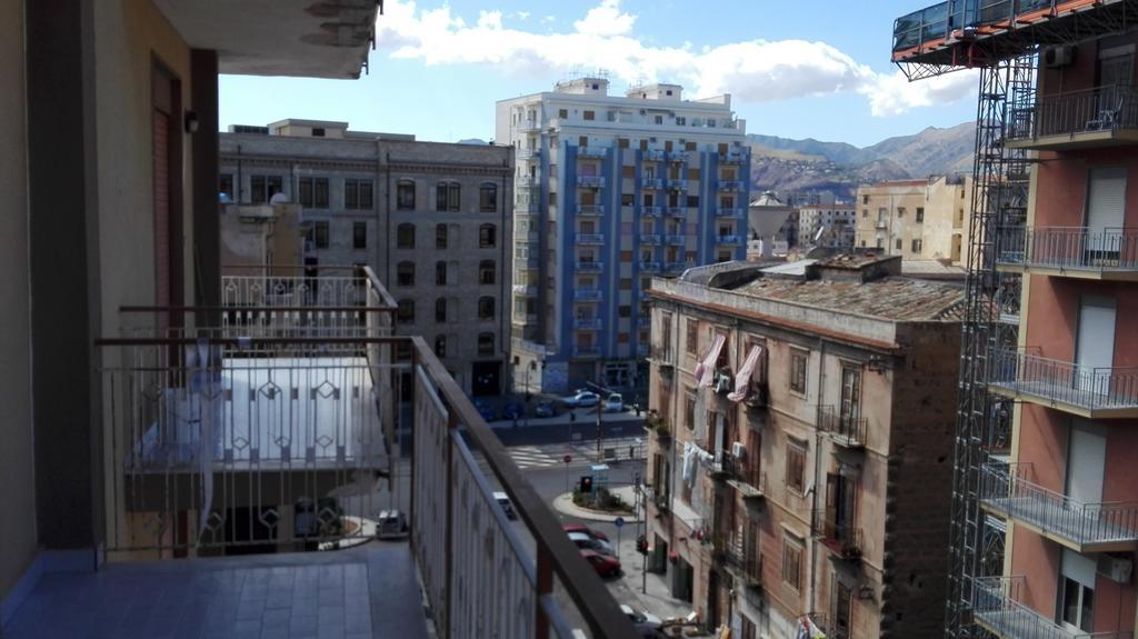 A Tre Passi Dal Centro Hotel Palermo Esterno foto
